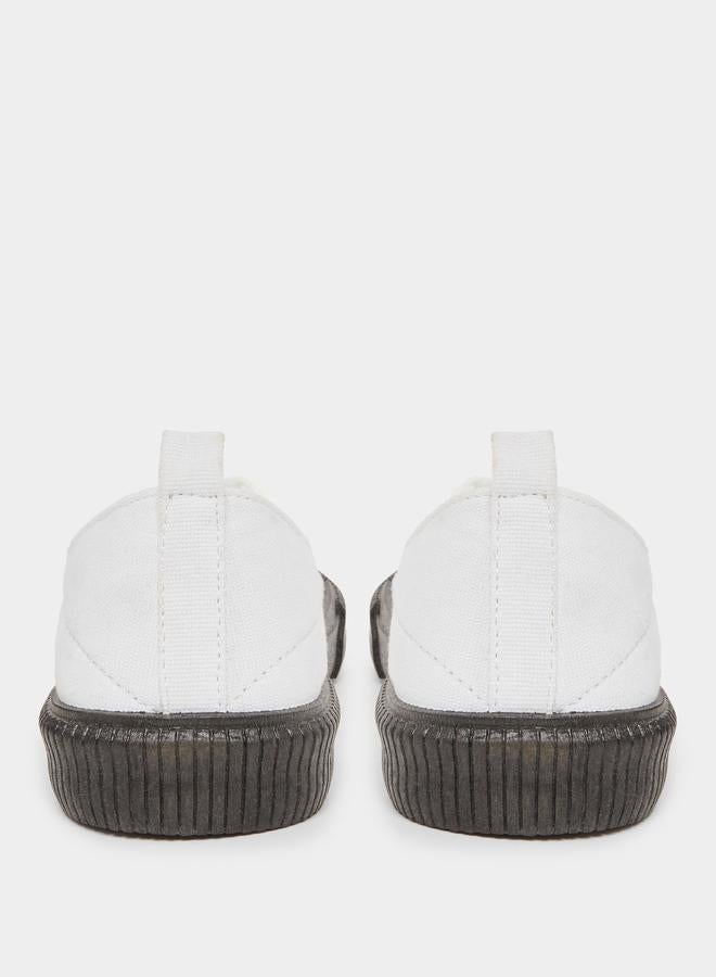 Styli Men Canvas Contrast Sole Sneakers - Image 4